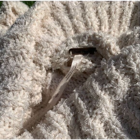 Free People SEASHELL POINTELLE CROP ivory TURTLENECK Sweater sz S - Picture 3 of 7